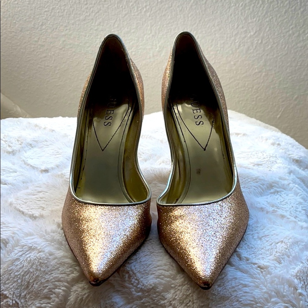 Guess size 39.5 pumps